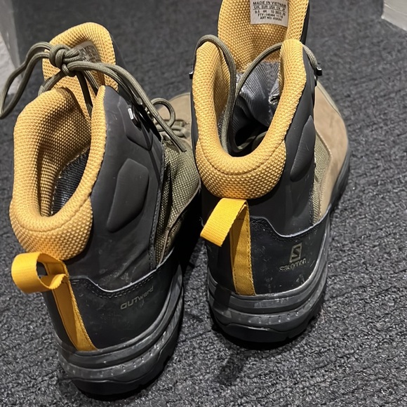 Salomon Hiking Boots - Mens Size 10 - Picture 4 of 7